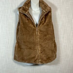 crown & ivy Vest Size S Carmel Faux Fur Zip-Up Vest